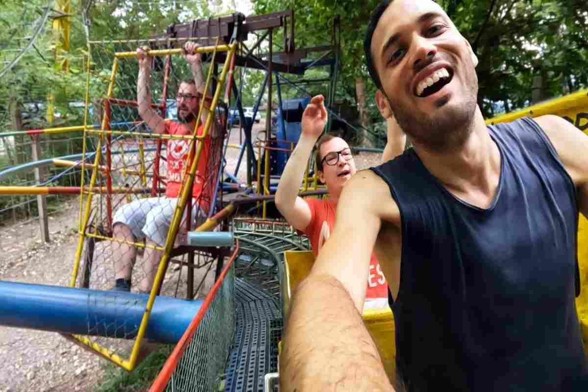 persone giocano ai pioppi